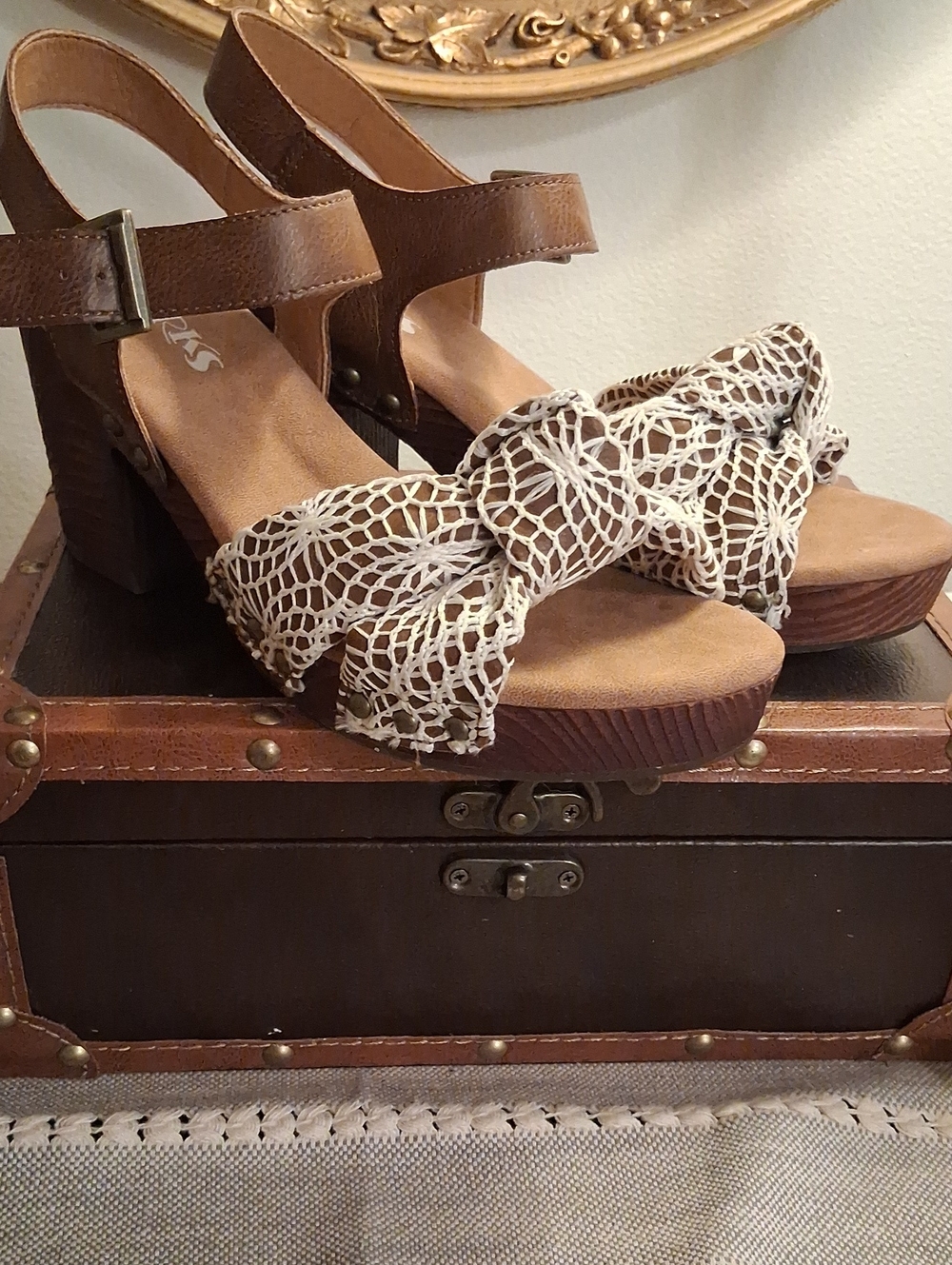 Kork-Ease Brown Heeled Sandals with Cream Crochet Bow